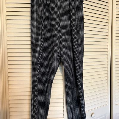 Shein Fit + Black and White Pattern Leggings Size 28 Hardly Worn!