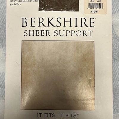 NIP 3x-4x Berkshire Silky Sheer Support SandalFoot Pale Taupe Queen  Pantyhose