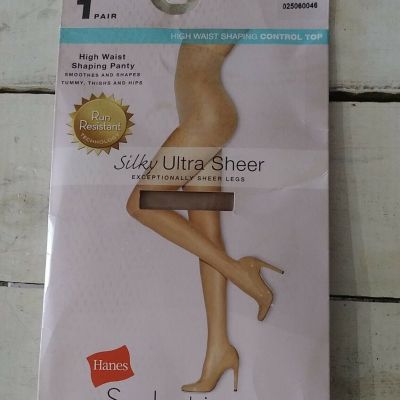 Hanes Solutions Control Top Silky Sheer Shaping Nude Pantyhose M and VTG