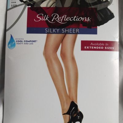 Silk Reflections Silky Sheer Panty Hose Size CD Little Color NIP Style 717