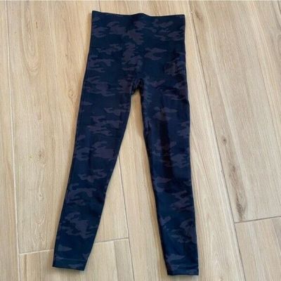 Spanx grey camo leggings pants footless small camouflage slimming shaping Flat