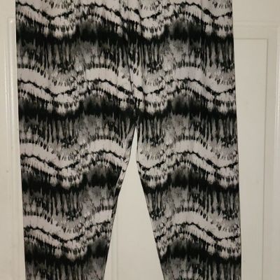GUC Women's Soft Black & White Tie-Dye leggings By Leggings Depot Sz (3x-5x)