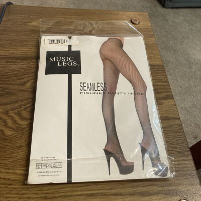 Music Legs Seamless Fishnet Panty Hose, Plus size (175-250 lbs) Red  NEW!