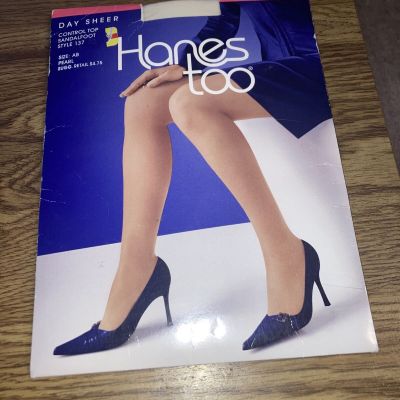 Hanes Too; Day sheer Pantyhose Controltop Sandal foot AB Pearl New Old Stock