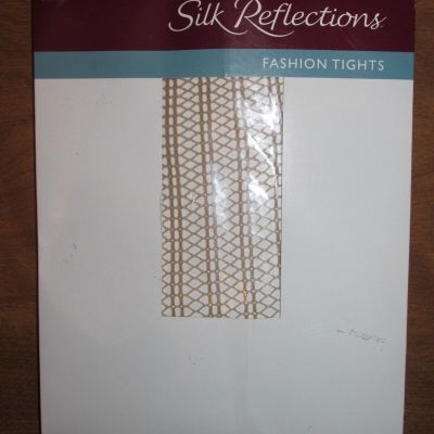 850B6 Hanes OB524 Silk Reflections Vertical Mesh Fashion Tights EF Nude