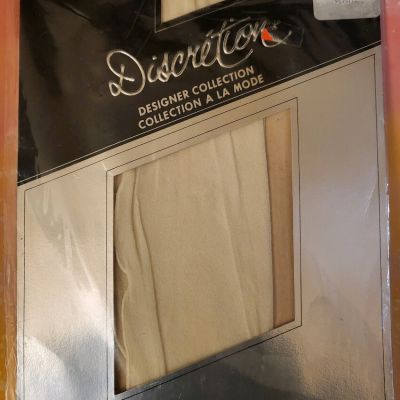 Vint Discretion Seamed Stockings White-One Size 8 1/2-11