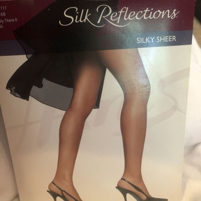 Hanes Silk Reflections Pantyhose AB Barely There Control Sandalfoot Sheer 1989