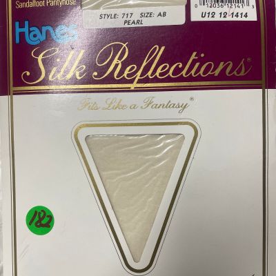 (182) New Hanes Silk Reflections  Pearl  717 Size AB pearl panty hose