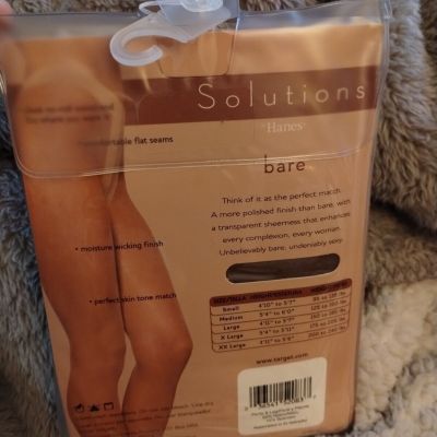 Hanes Solutions Bare Pantyhose shade medium/honey size S invisible sheer leg