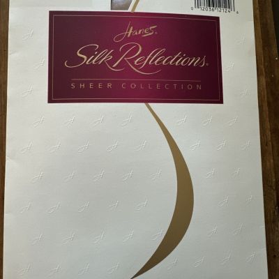 Hanes Silk Reflections Sheer -Sandalfoot-Size CD- Little Color Control Top #717