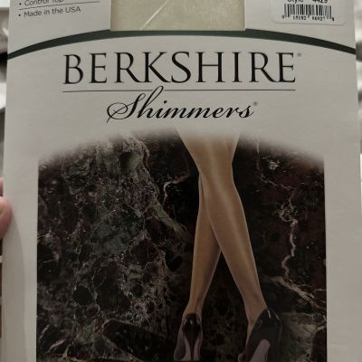 Berkshire Sheer Stockings Ivory Shimmers Size 1 Women’s Sleek Elegant