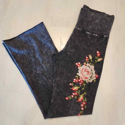 Dijore Rose Floral Embroidery Yoga style pants NWOT Leggings Women