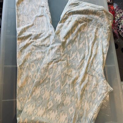 Tall & Curvy LuLaRoe TC Plus Size Leggings Soft Stretch Yoga Chevron NWT