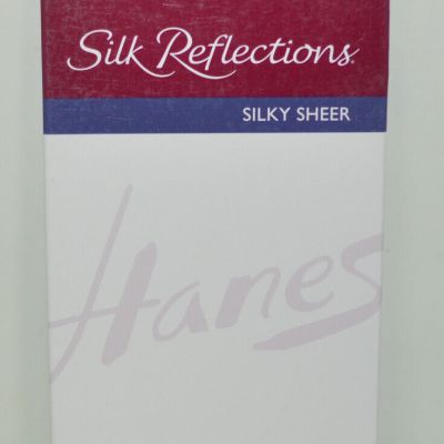 Hanes Silk Reflections Silky Sheer Knee Highs Reinforced Toe 2-Pack 775 White