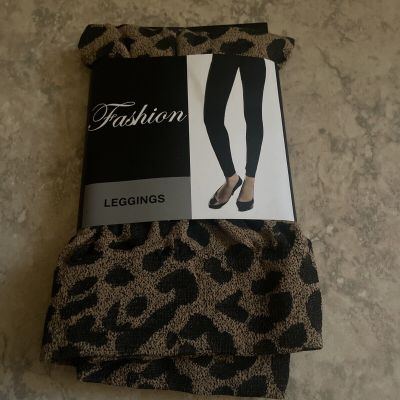 Women’s Leggings Fashion Animal Print  Polyester/ Spandex Size S/M- 90-125 Lbs.