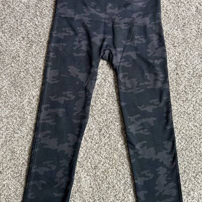 Spanx Leggings Camo Look At Me Now Seamless High Rise Cropped Length Size 1X