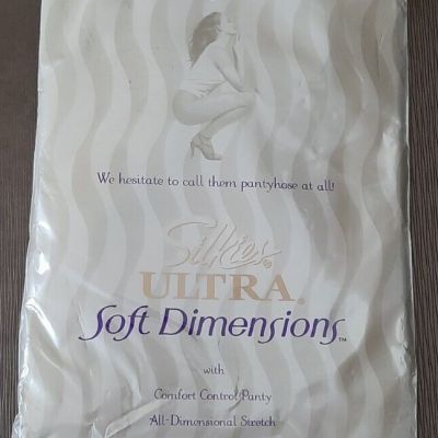 Vintage Silkies Ultra Soft Dimensions Pantyhose Size Queen Off White Japan