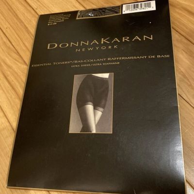 Donna Karan Essential Toners Ultra Sheer Color Black Medium C-10 Pantyhose VTG