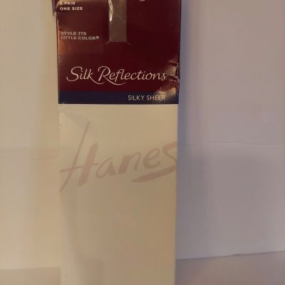 Hanes Silk Reflections silky sheer kneehighs 2 pair OS Style 775 little color