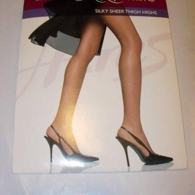 WOMENS BARELY BLACK THIGH HIGH LACE TOP HANES SHEER STOCKINGS NYLONS SIZE CD