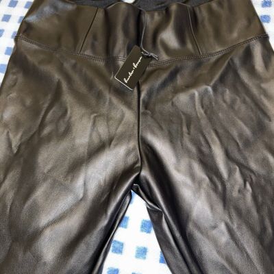 Hunter And Brown Faux Leather Leggings Size Large Fleece Lines All Black