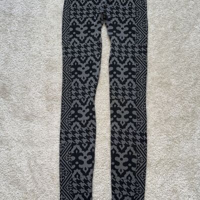 Hot Kiss Adorable Knit Sweater Leggings Size S Cleaned Never Worn  Black & Gray