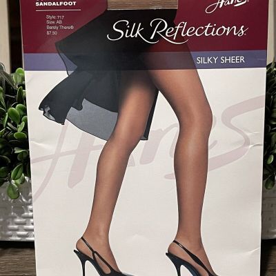 Hanes Silk Reflection Sandalfoot Control Top Silky Barely There AB 717 Pantyhose