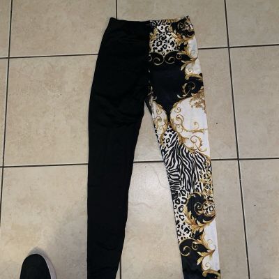 Fashion Nova Black and gold leggings slim fit #leggings Size M