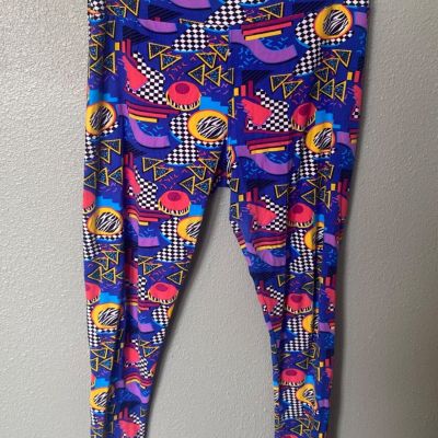 LulaRoe Tall and Curvy leggings 90’s style multicolor print