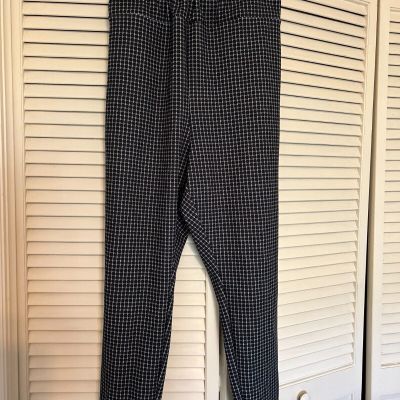 Shein Fit + Black and White Pattern Leggings Size 28 Hardly Worn!
