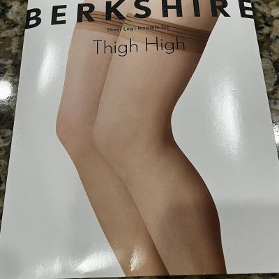 NEW! Berkshire Thigh High City Beige Stockings Sz A-B Small Sexy Nylon