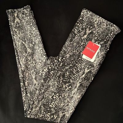 NWT SPANX Faux Leather Snakeskin Shine Leggings Size M Snake Grey 20324R