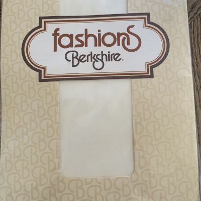 Berkshire Womens Back Dot Fashions Pantyhose 4506 Ivory Sz 3 Vtg 1980