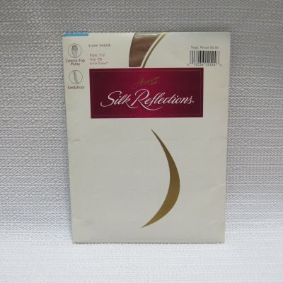 Hanes Silk Reflections Silky Sheer Pantyhose 1998 Size CD Little Color Style 717