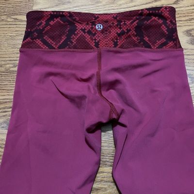 EUC Lululemon Womens Workout Pants Sz 4 Leggings Pink Red Snake Print Stretch