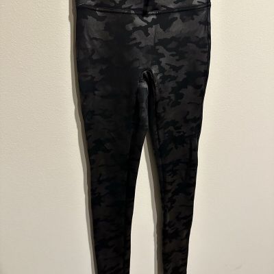 SPANX Women’s Size XS Faux Leather Camo Leggings Camouflage Shiny Black