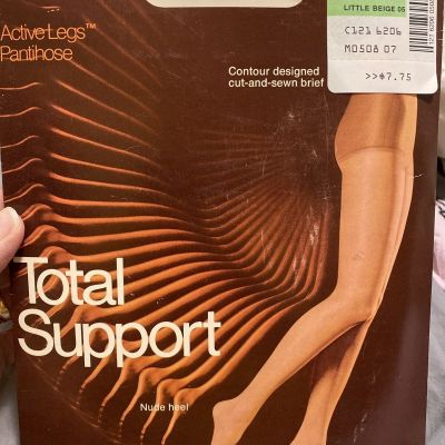 JCPenney Total Support Active Legs Pantyhose Sz Average Little Beige