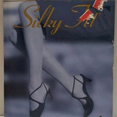 Silky Fit Sheer control top pantyhose, White, size: A 90 -135 LBS, 4'10