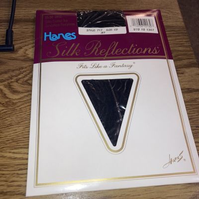 Hanes Silk Reflections Control top Sandalfoot pantyhose Style 717, Jet, CD NEW