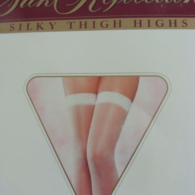 Hanes 1 Pair 720 Silk Reflections Thigh Highs Stockings, Barely There Sz AB