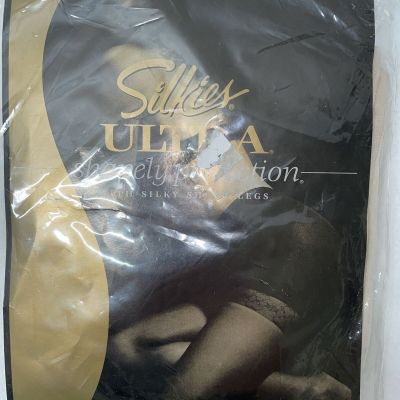 NEW PAIR VTG  SILKIES  PANTYHOSE Off White SIZE Med USA