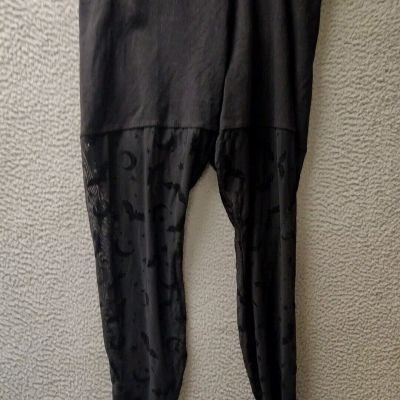 Torrid Capri Leggings Women 1XL Black Bats Stars Moon Halloween Print Sheer 0318