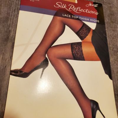 Hanes Women's Silk Reflections Sheer Lace Top Thigh-High Stockings SZ A/B Sandal