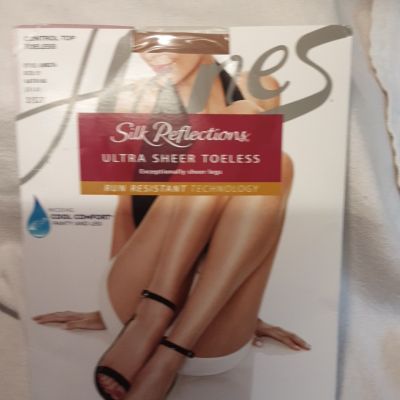 Hanes Silk Reflections Ultra Sheer Toeless Control Top Pantyhose Size EF Natural
