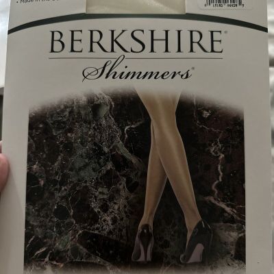 Berkshire Sheer Stockings Ivory Shimmers Size 2 Women’s Sleek Elegant