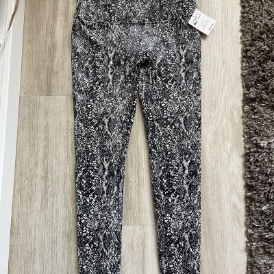Spanx Faux Leather Snake Shine Leggings in Grey Snake style 20324R size XL