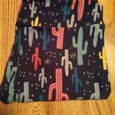 Lularoe Christmas Leggings NWOT 2018 Merry And Bright OS Saguaros Cactus