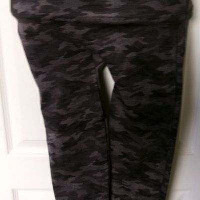 Spanx Seamless camo Leggings Size X-Large Style FL3515