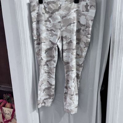 Torrid Tan Camo Cropped Leggings Sz 3x Activewear Media Pockets