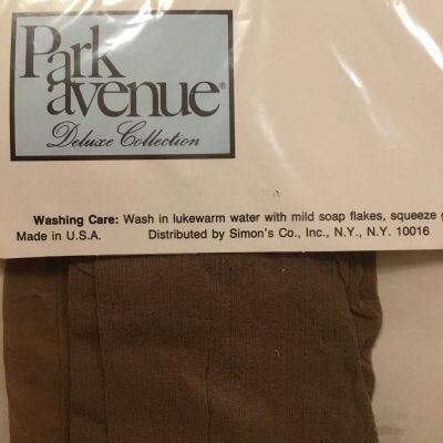 PARK AVENUE DELUXE COLLECTION NYLONS PANTY HOSE QUEEN 1X - 2X DAY SHEER BEIGE